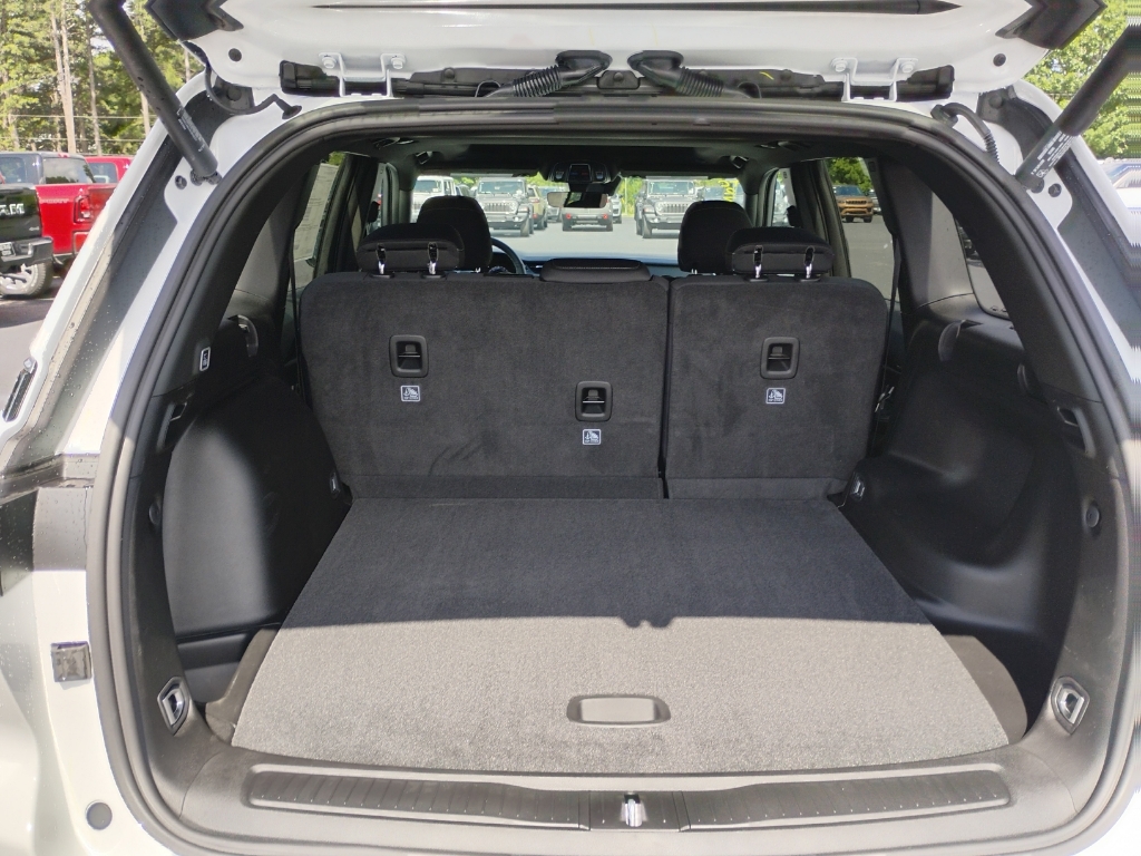 2026 Jeep Grand Cherokee representative vehicle photo