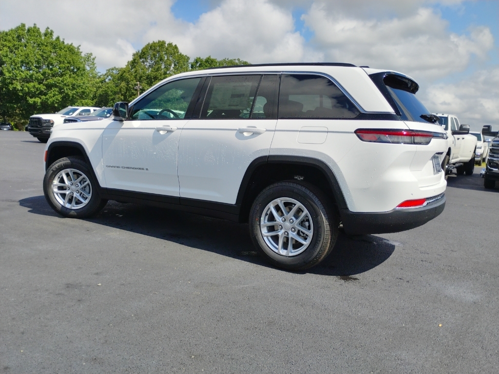 2026 Jeep Grand Cherokee representative vehicle photo