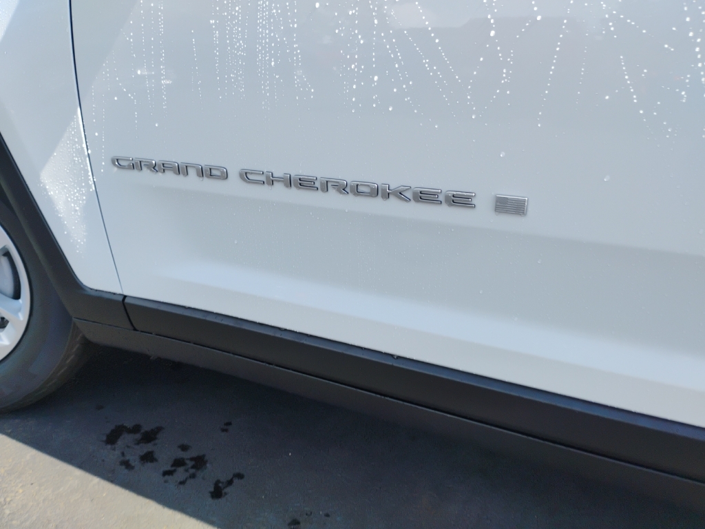2026 Jeep Grand Cherokee representative vehicle photo