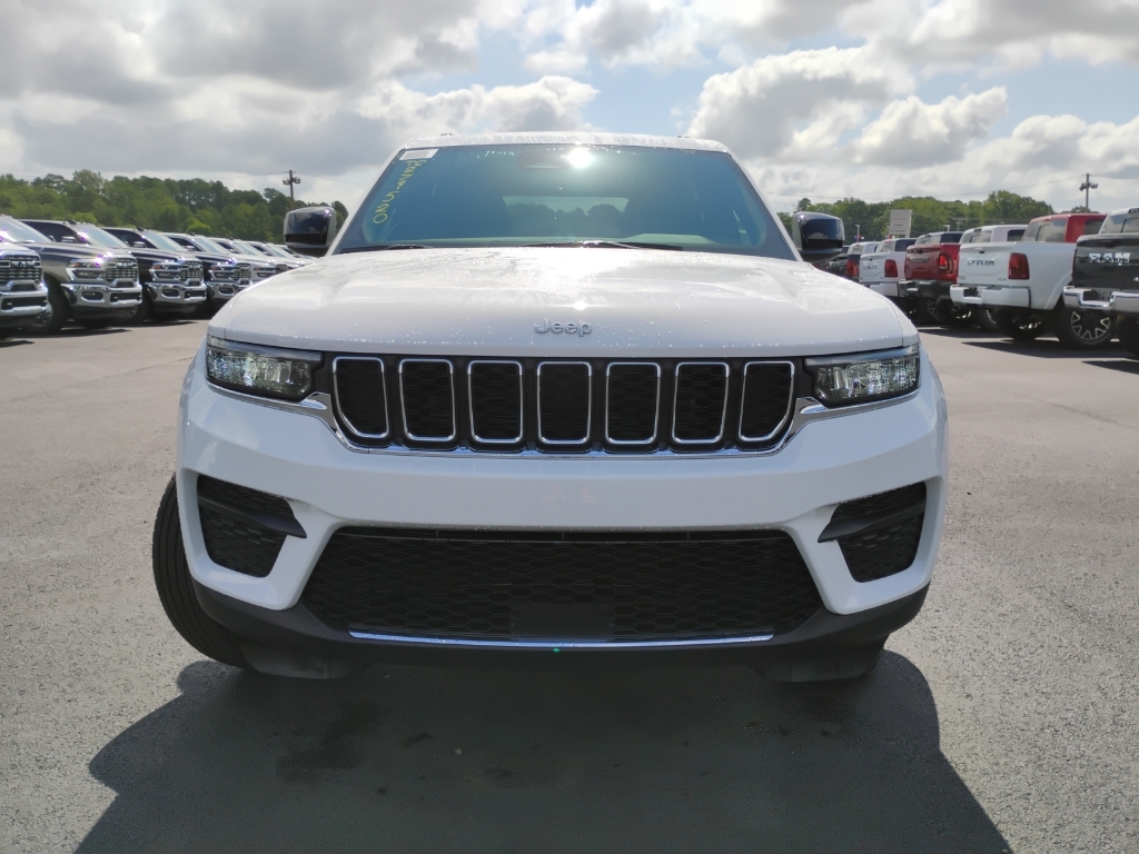 2026 Jeep Grand Cherokee Laredo X photo 2