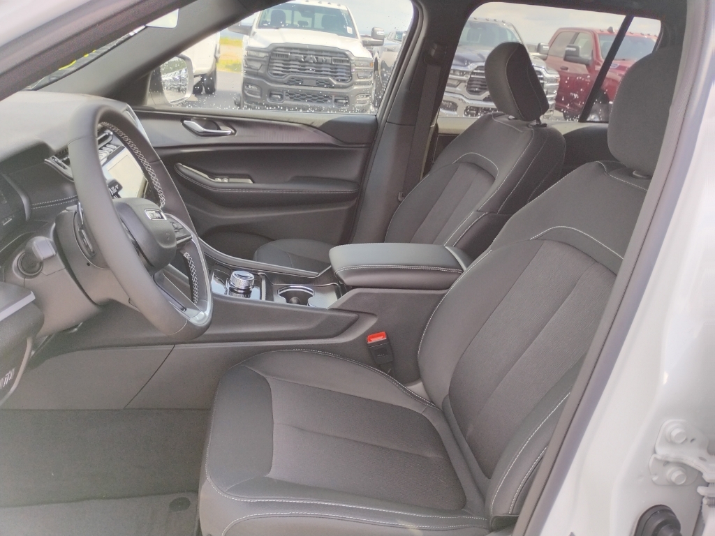 2026 Jeep Grand Cherokee representative vehicle photo