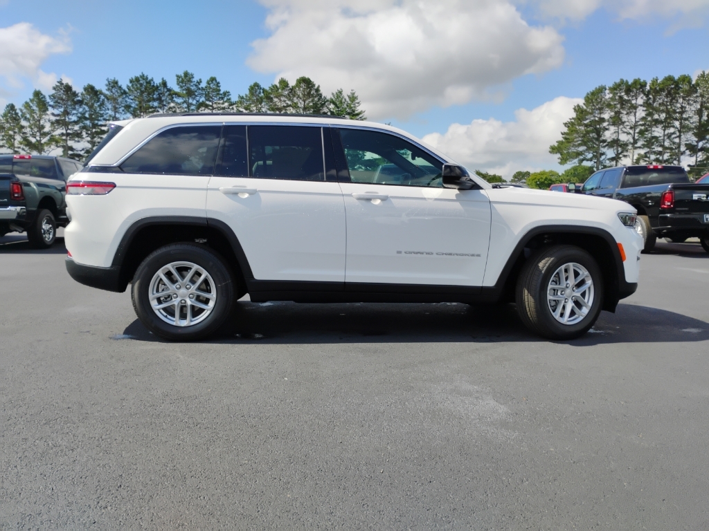 2026 Jeep Grand Cherokee Laredo X photo 4