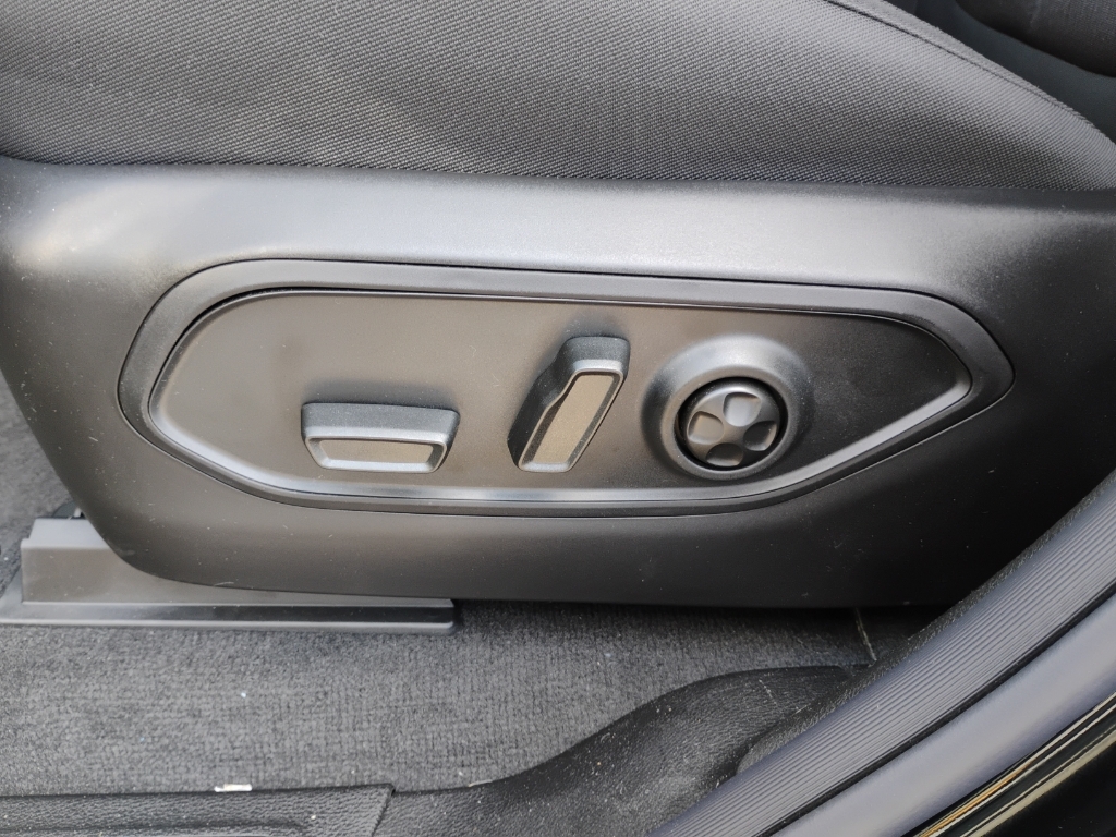 2026 Jeep Grand Cherokee representative vehicle photo