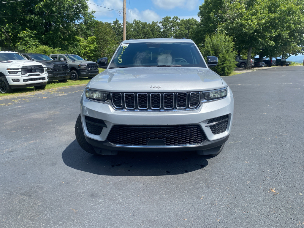 2026 Jeep Grand Cherokee Laredo X photo 2