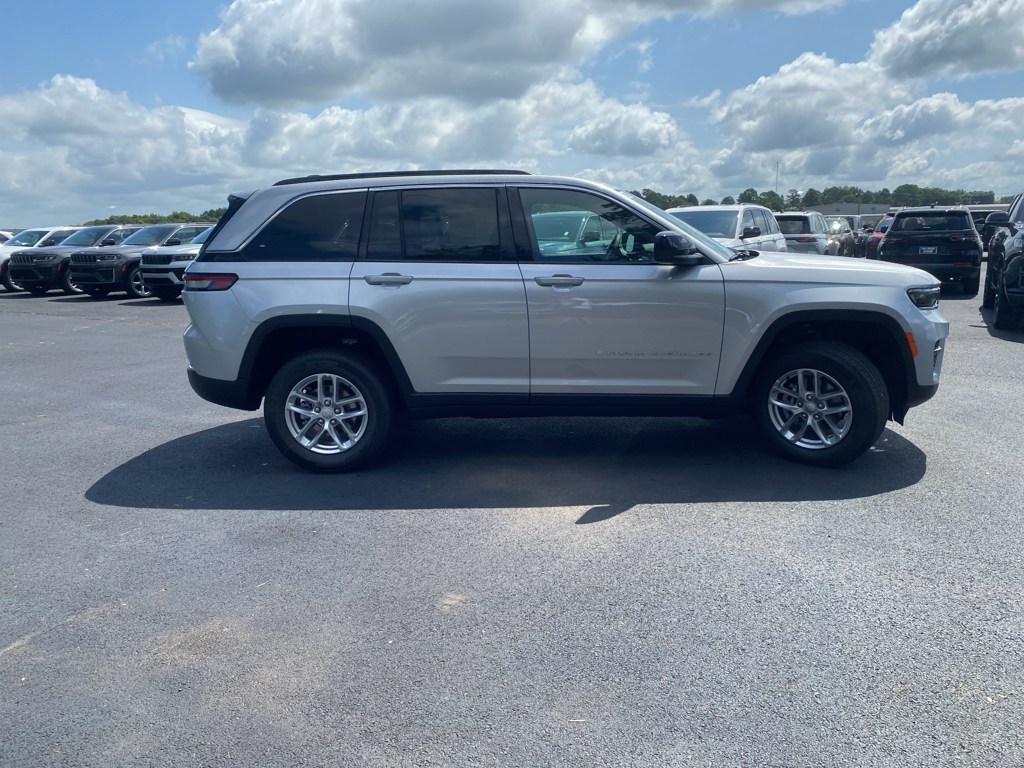 2026 Jeep Grand Cherokee Laredo X photo 4