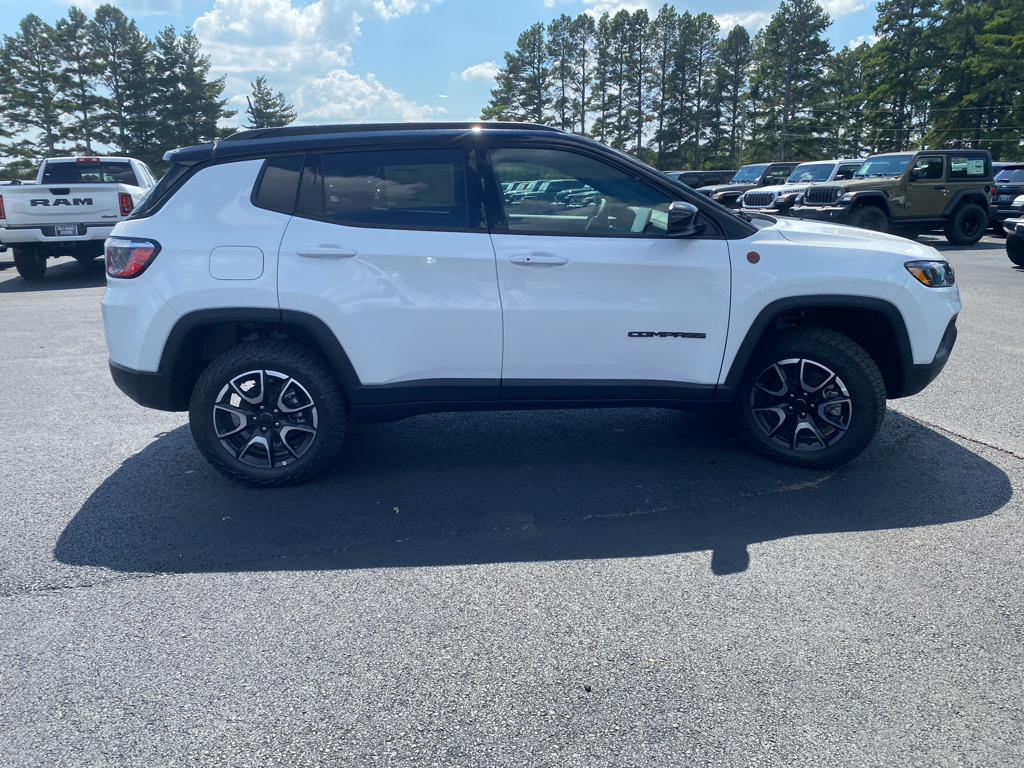 2026 Jeep Compass Trailhawk photo 4