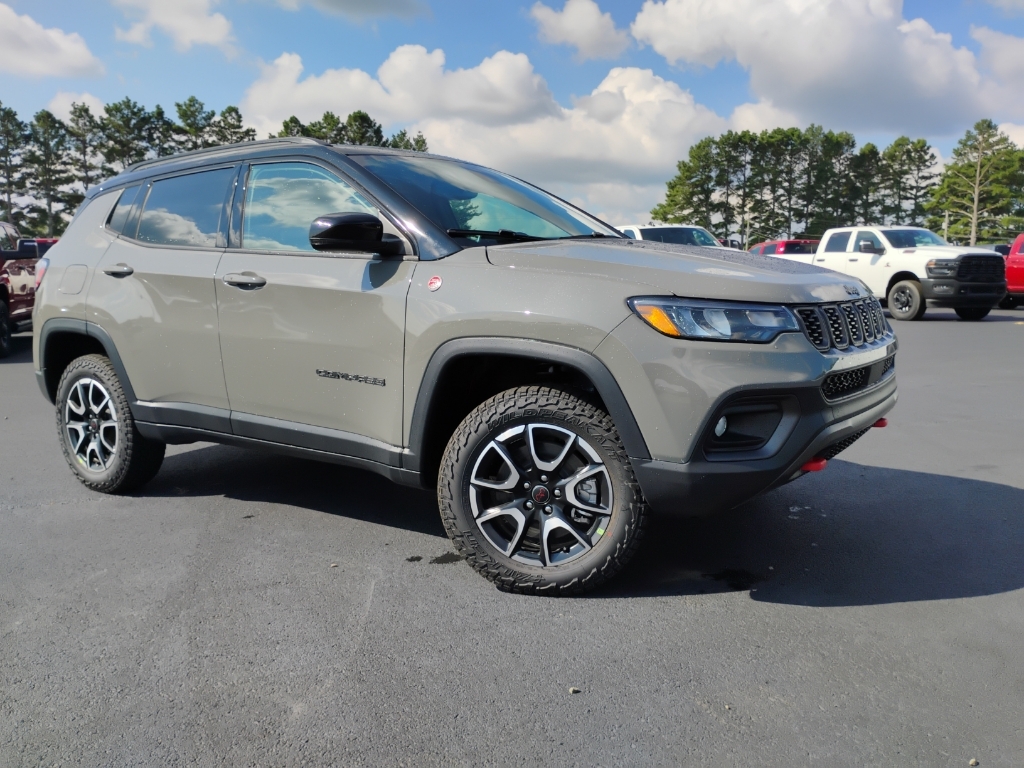 2026 Jeep Compass Trailhawk photo 3