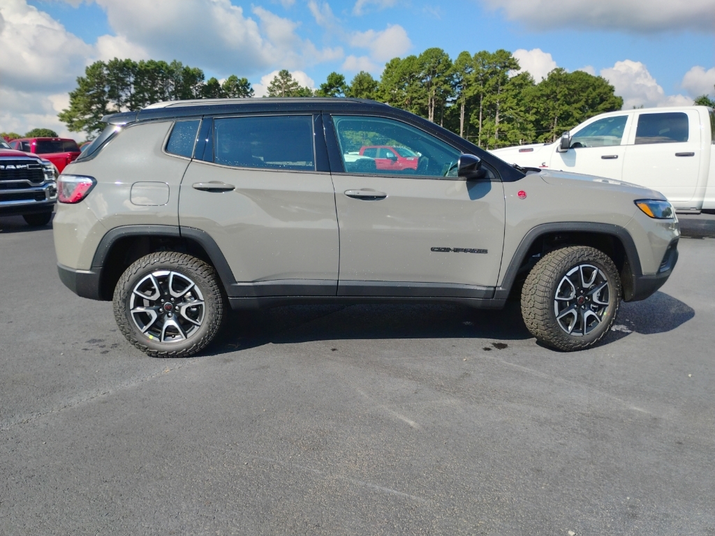 2026 Jeep Compass Trailhawk photo 4