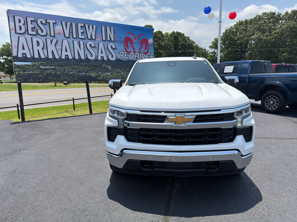 2025 Chevrolet Silverado LT photo 2