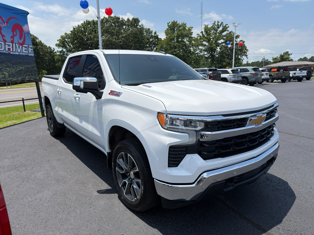 2025 Chevrolet Silverado LT photo 3