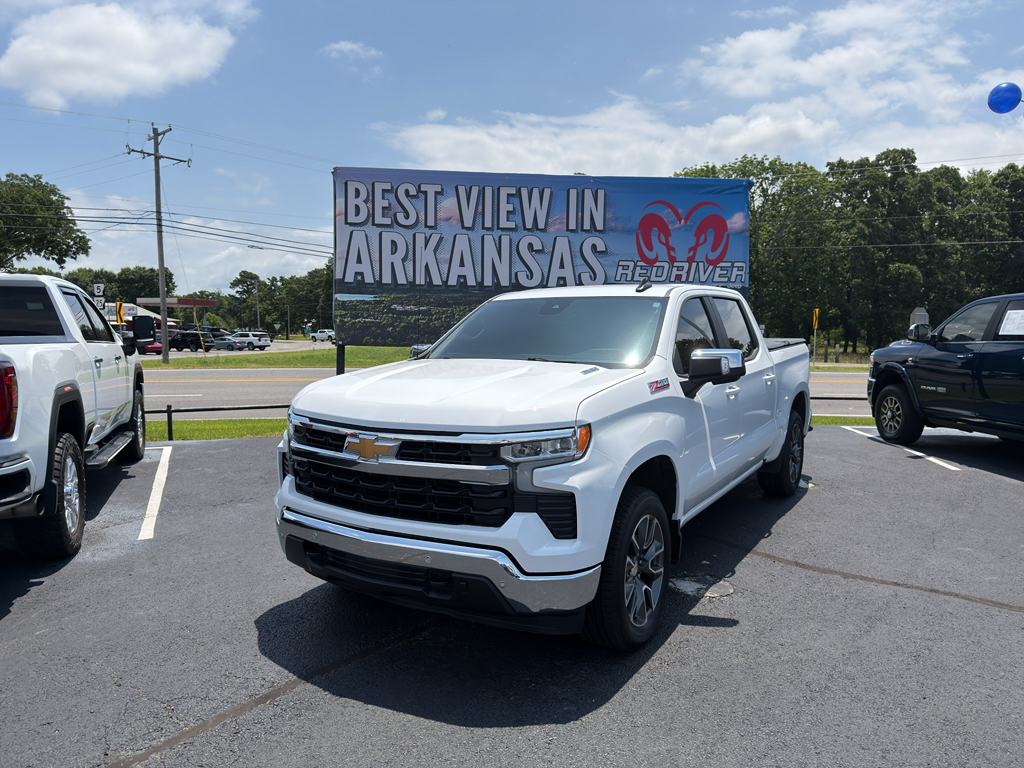 2025 Chevrolet Silverado LT photo 1