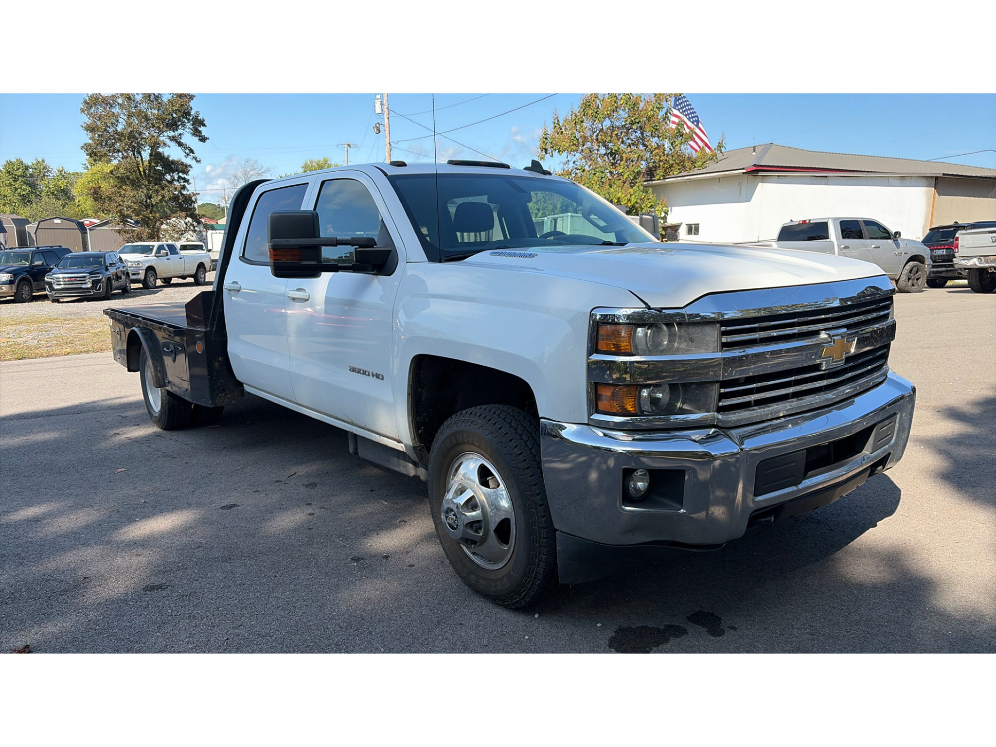 2016 Chevrolet Silverado LT photo 2