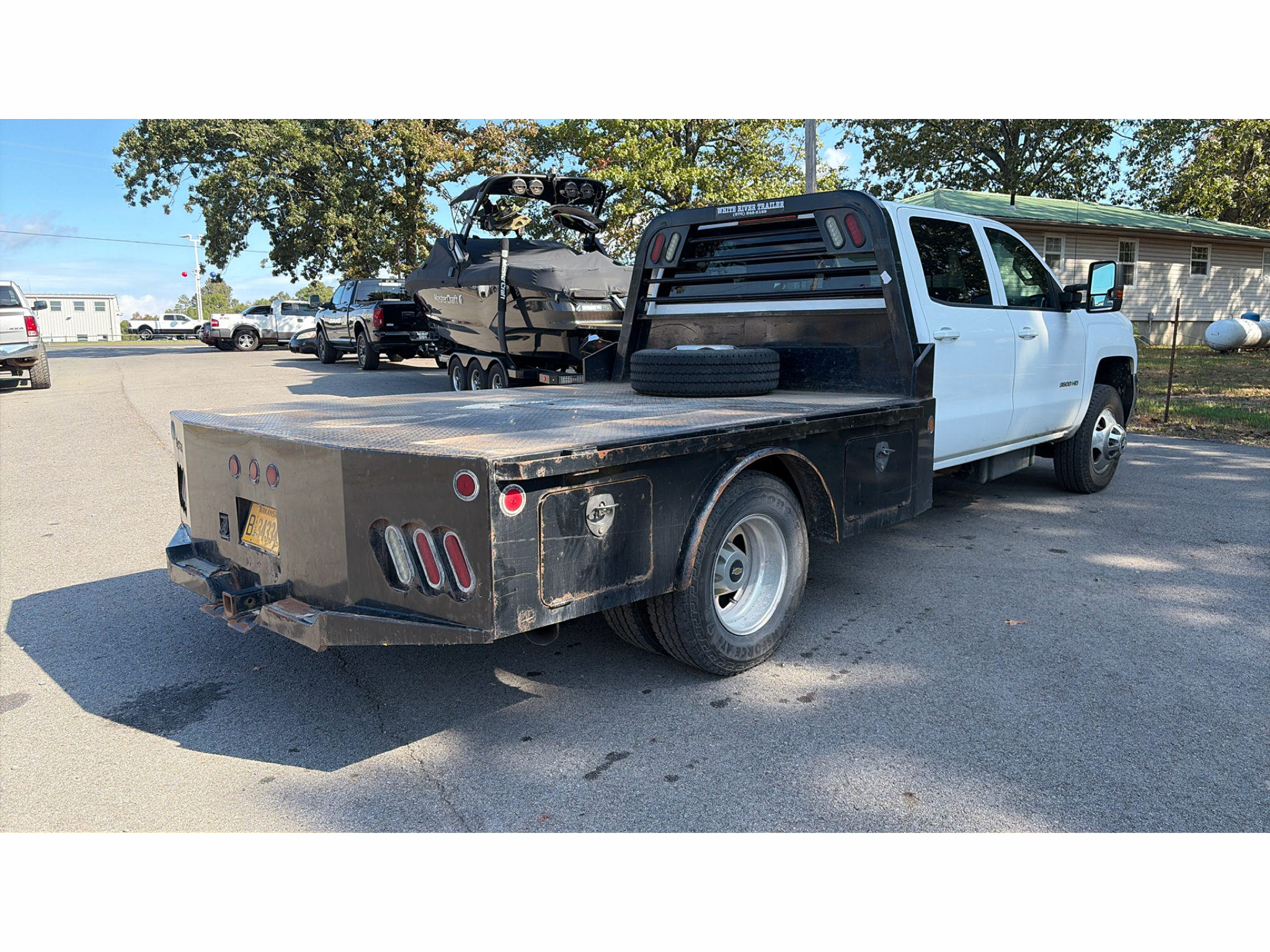 2016 Chevrolet Silverado LT photo 3