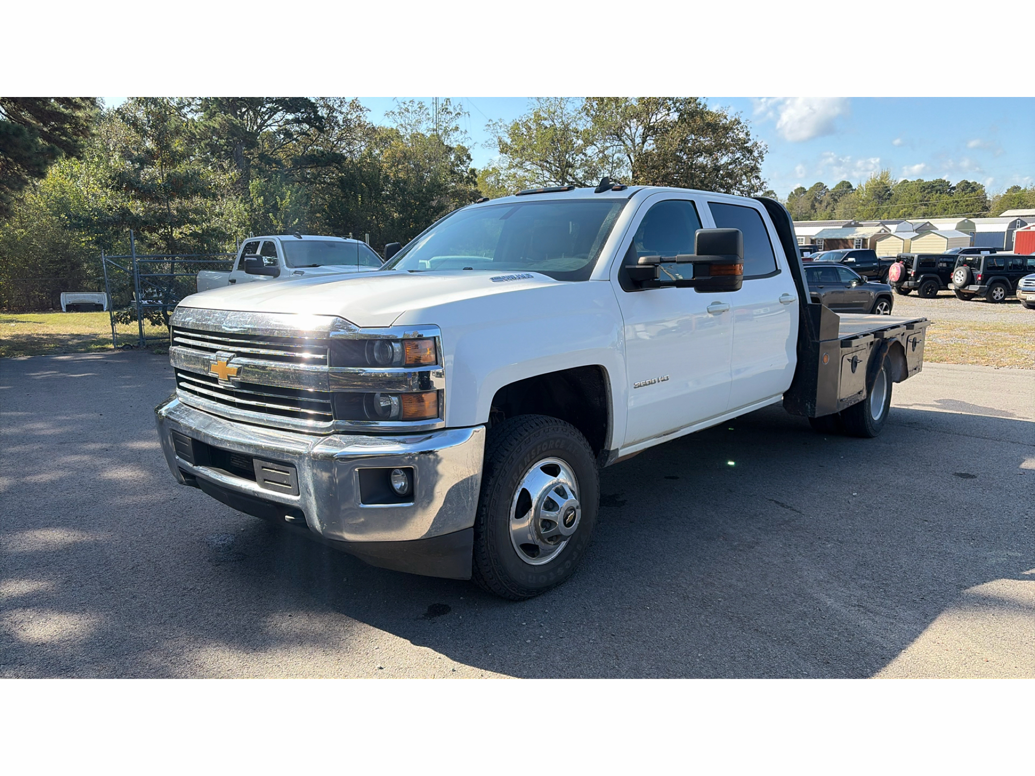 2016 Chevrolet Silverado LT photo 1