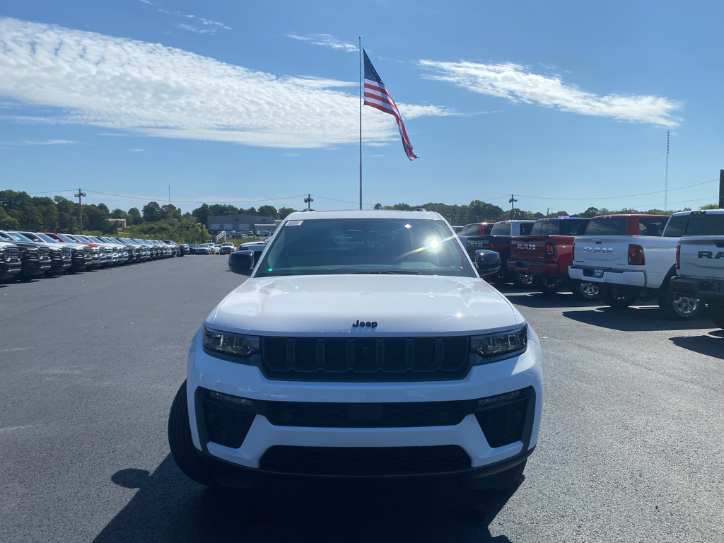 2026 Jeep Grand Cherokee 85th Anniversary Edition photo 2
