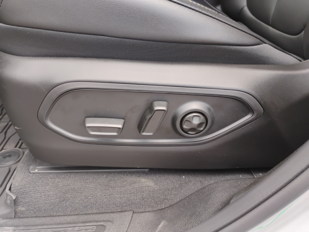 2026 Jeep Grand Cherokee representative vehicle photo