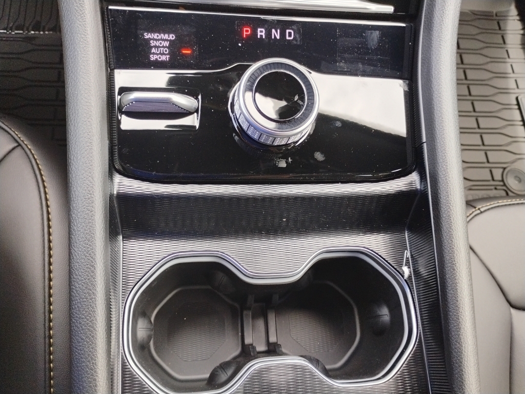2026 Jeep Grand Cherokee representative vehicle photo