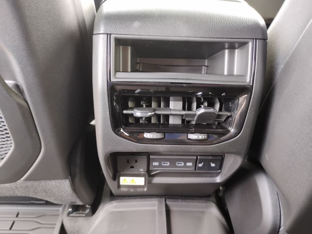 2026 Jeep Grand Cherokee representative vehicle photo
