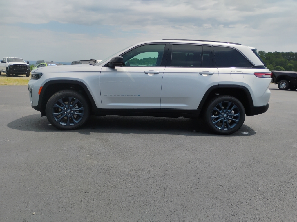2026 Jeep Grand Cherokee representative vehicle photo