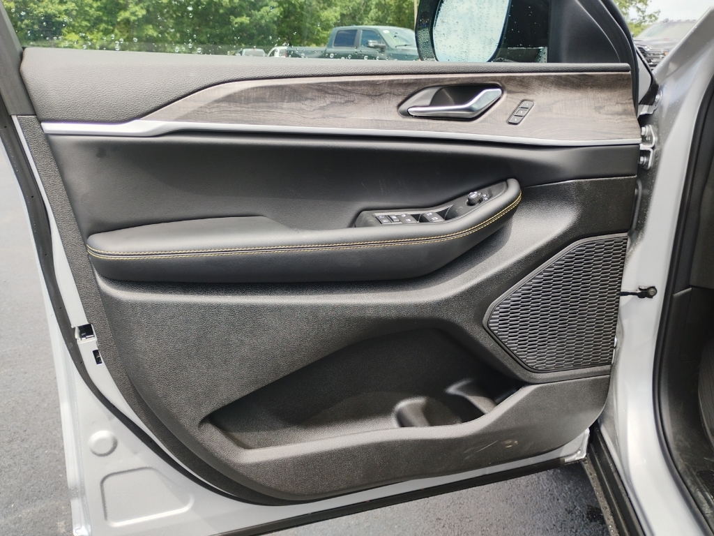 2026 Jeep Grand Cherokee representative vehicle photo