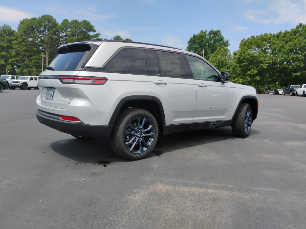 2026 Jeep Grand Cherokee representative vehicle photo