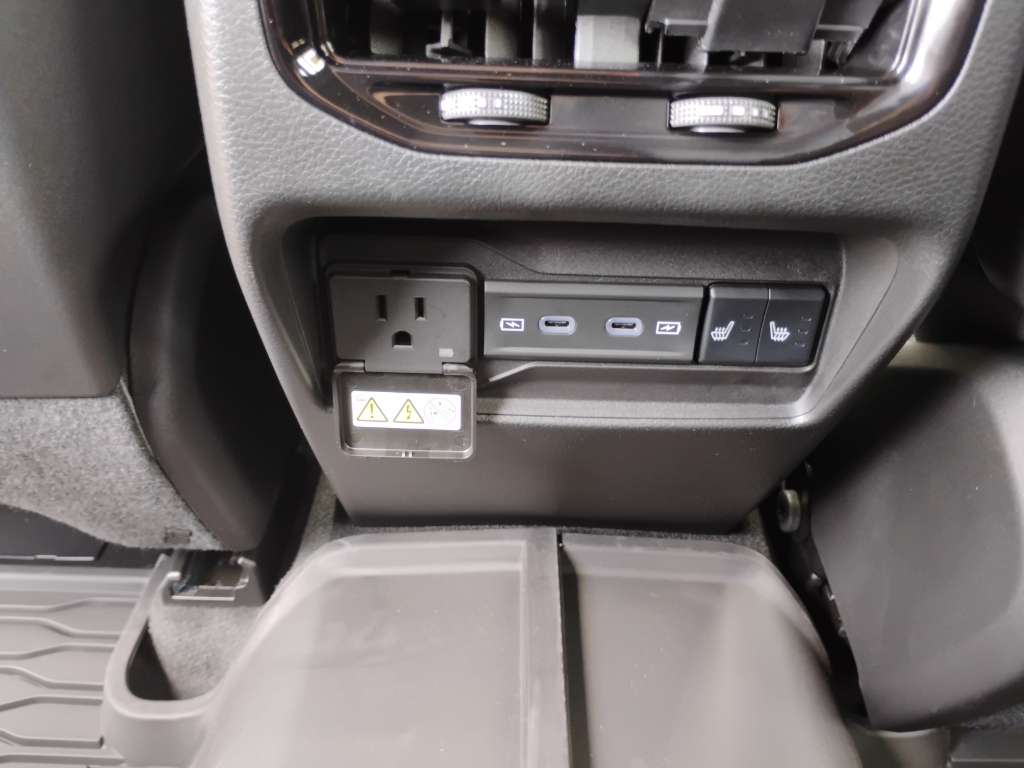 2026 Jeep Grand Cherokee representative vehicle photo
