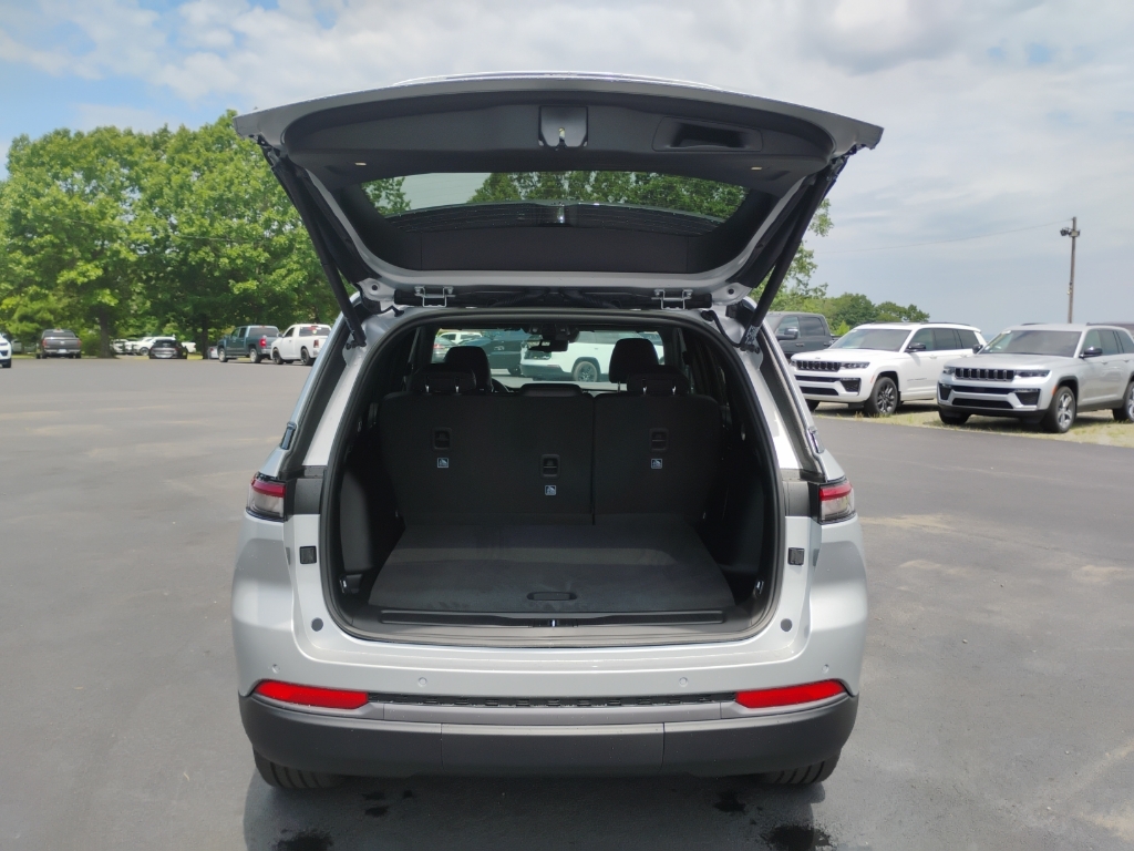 2026 Jeep Grand Cherokee representative vehicle photo