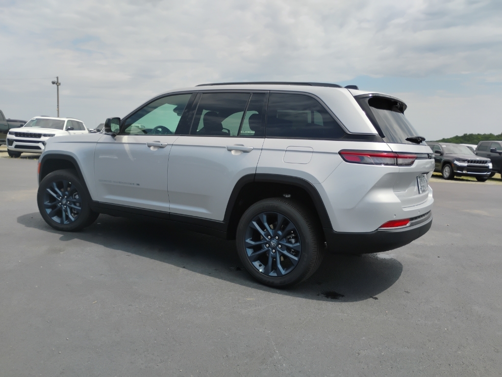 2026 Jeep Grand Cherokee representative vehicle photo