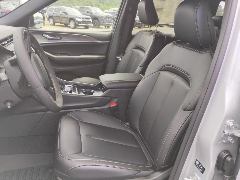 2026 Jeep Grand Cherokee representative vehicle photo