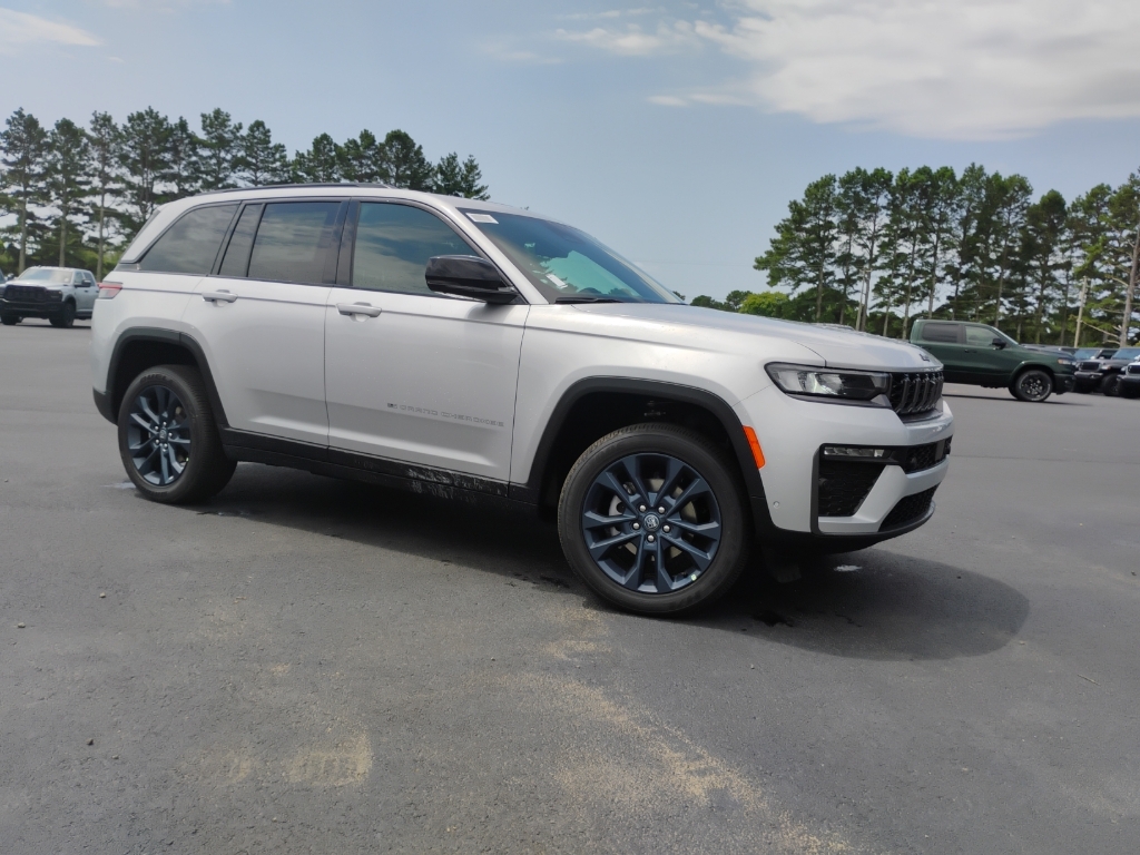 2026 Jeep Grand Cherokee representative vehicle photo
