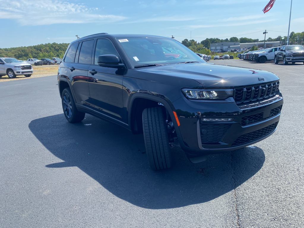2026 Jeep Grand Cherokee 85th Anniversary Edition photo 3