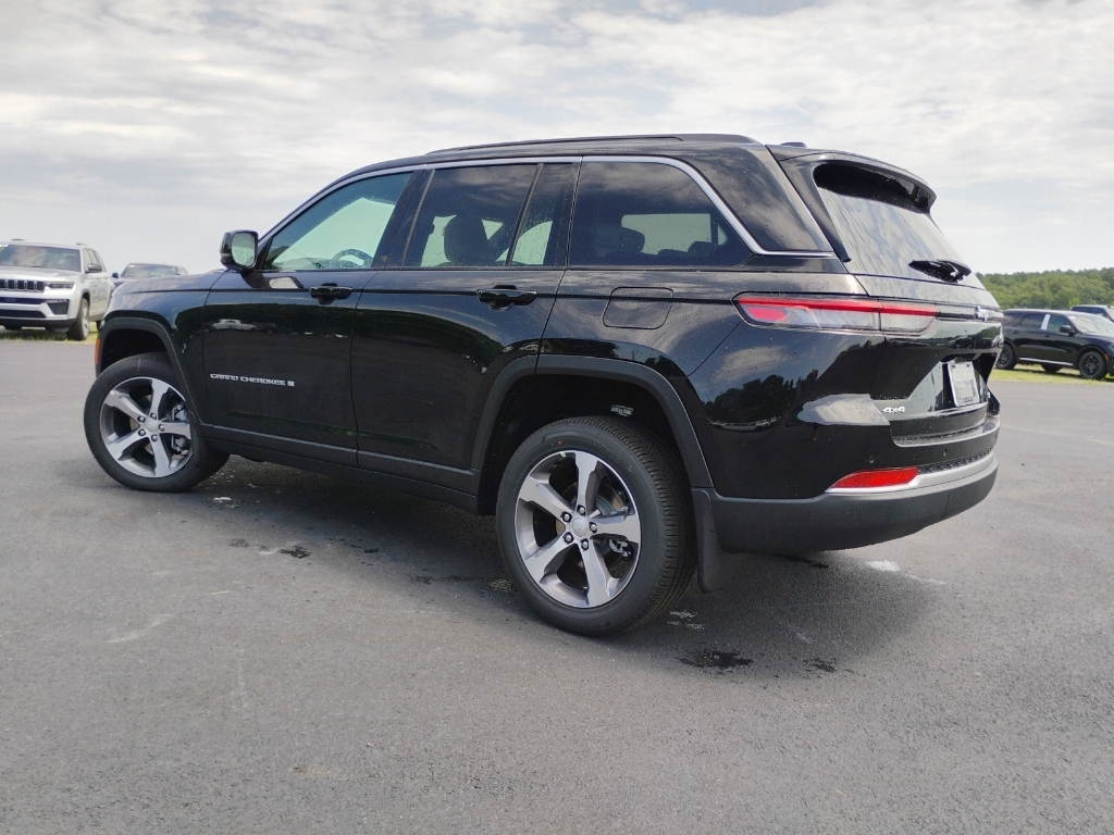 2026 Jeep Grand Cherokee representative vehicle photo