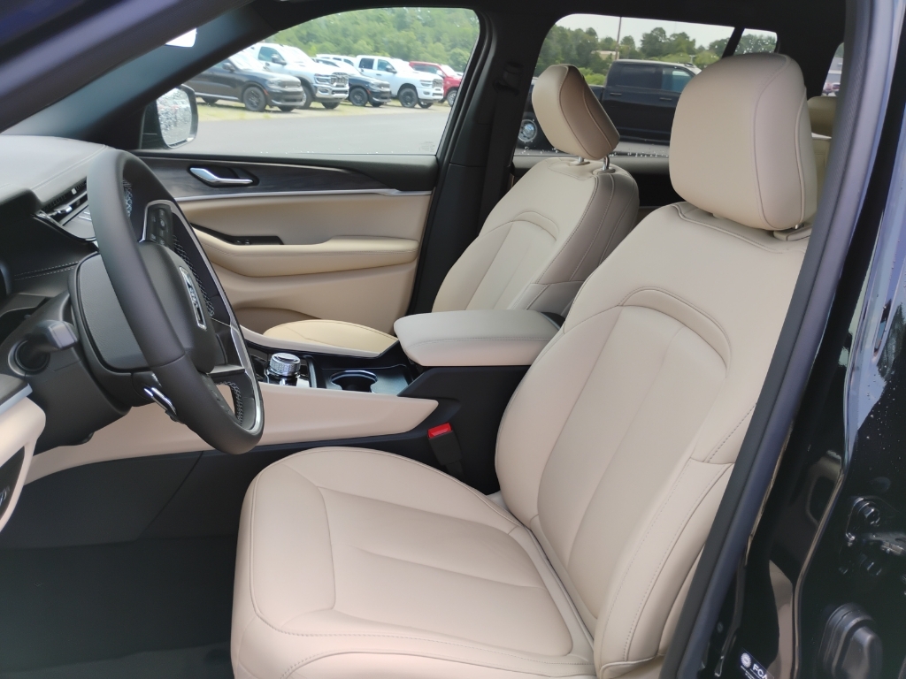 2026 Jeep Grand Cherokee representative vehicle photo