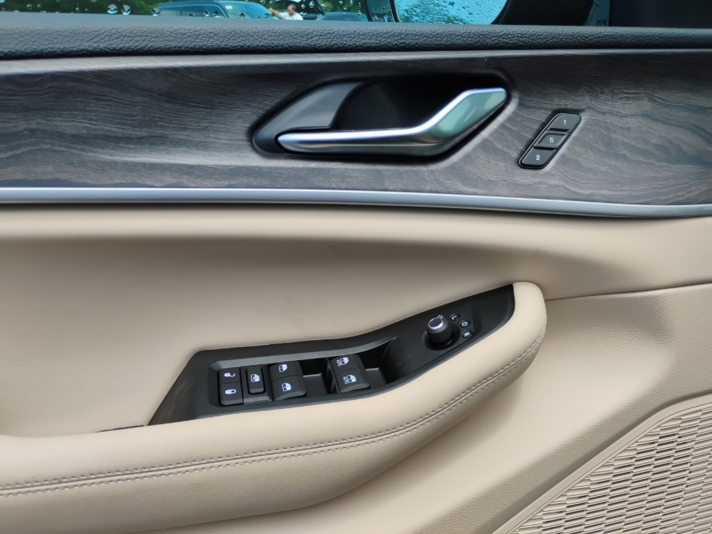 2026 Jeep Grand Cherokee representative vehicle photo