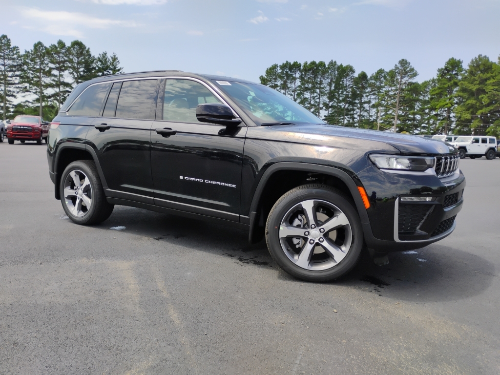 2026 Jeep Grand Cherokee representative vehicle photo