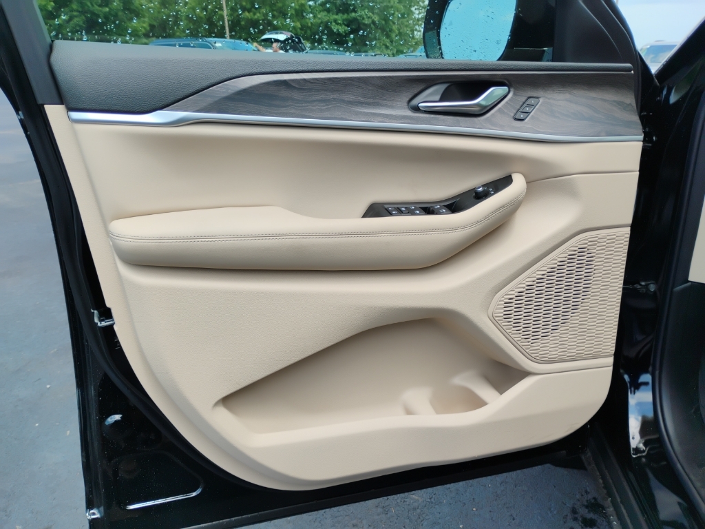2026 Jeep Grand Cherokee representative vehicle photo