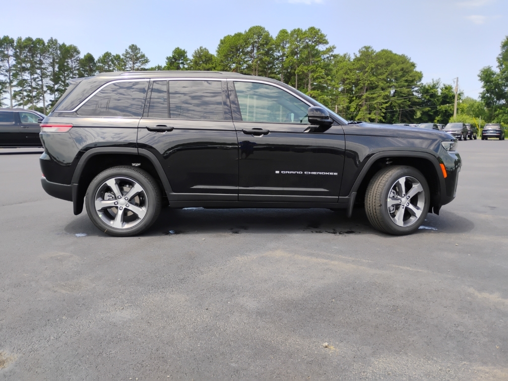 2026 Jeep Grand Cherokee representative vehicle photo
