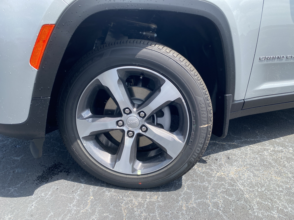2026 Jeep Grand Cherokee representative vehicle photo