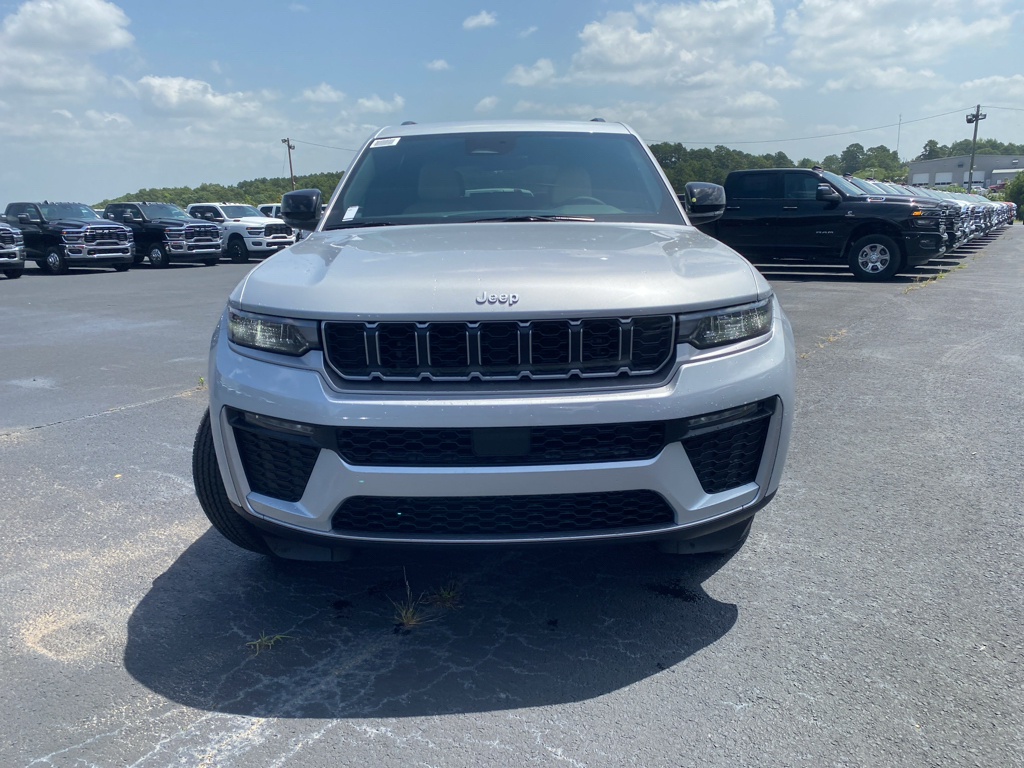 2026 Jeep Grand Cherokee Limited photo 3