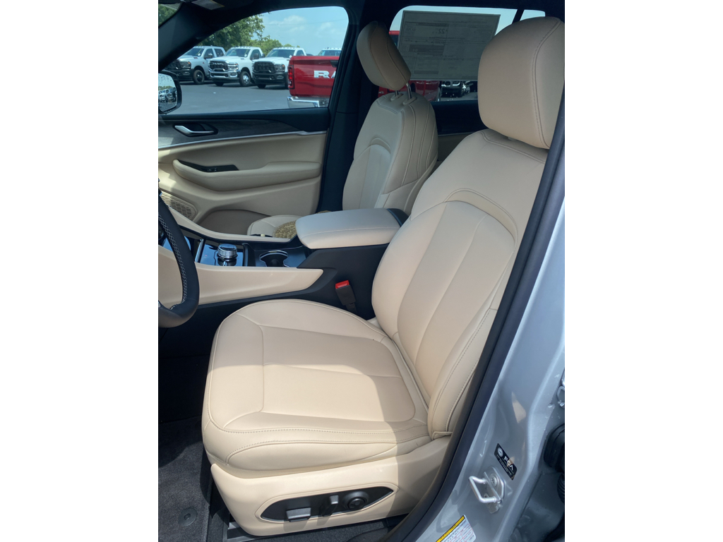 2026 Jeep Grand Cherokee representative vehicle photo