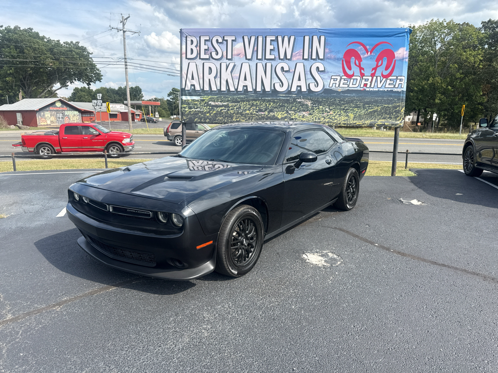 2020 Dodge Challenger SXT photo 1