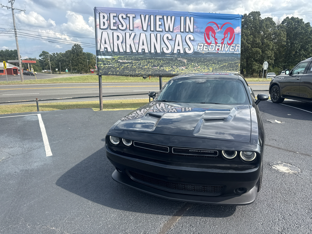 2020 Dodge Challenger SXT photo 2