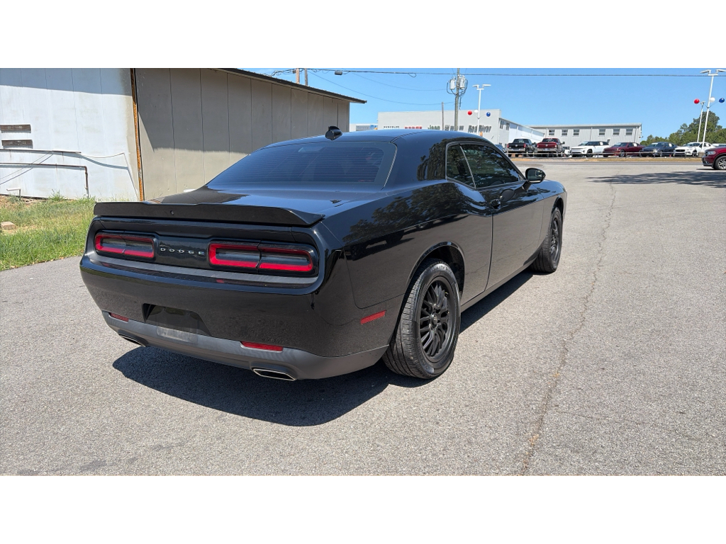 2020 Dodge Challenger SXT photo 3