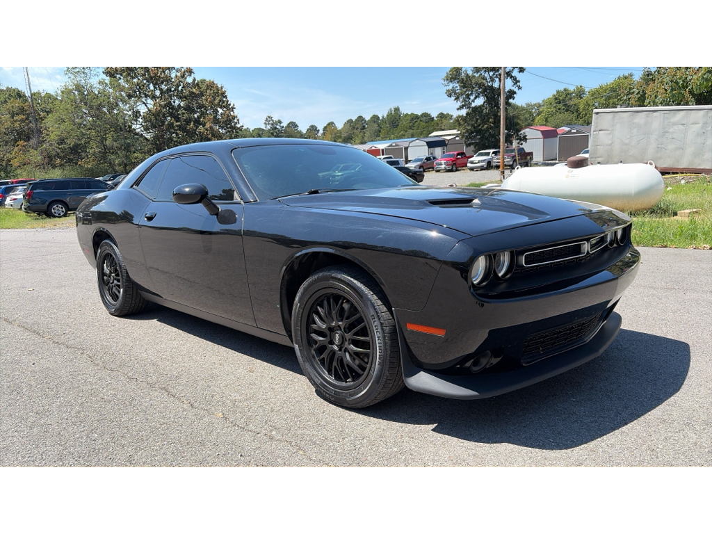 2020 Dodge Challenger SXT photo 2
