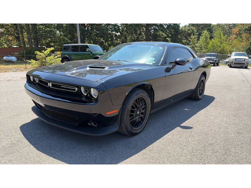 2020 Dodge Challenger SXT photo 1