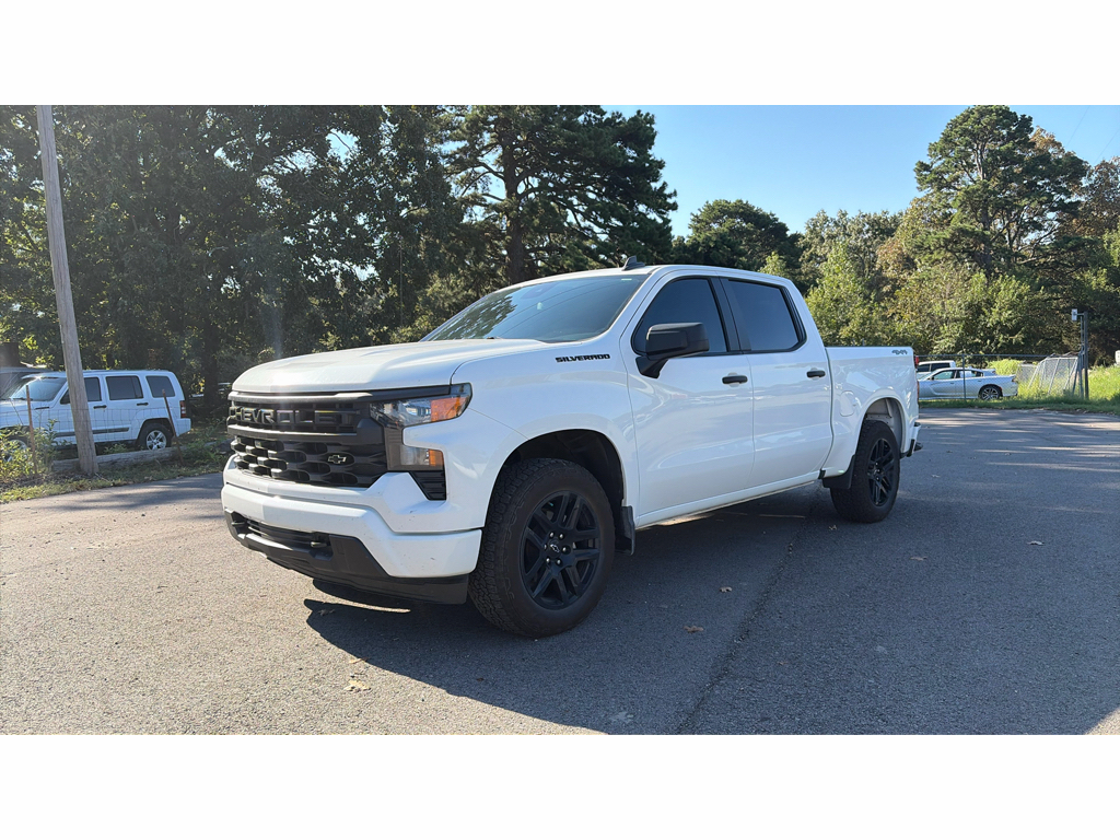 2024 Chevrolet Silverado Custom photo 1