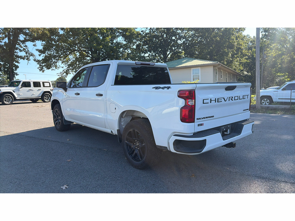2024 Chevrolet Silverado Custom photo 4