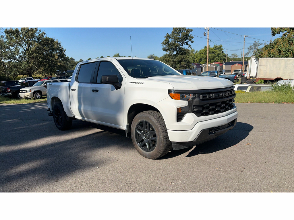 2024 Chevrolet Silverado Custom photo 2