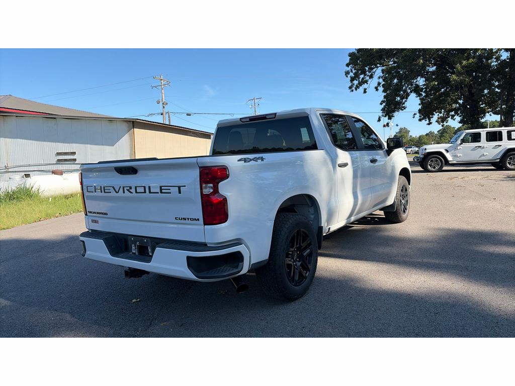 2024 Chevrolet Silverado Custom photo 3