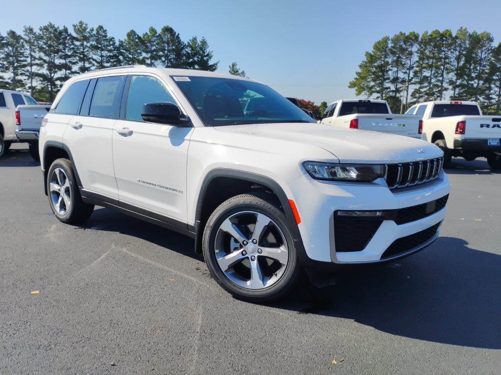 2026 Jeep Grand Cherokee Limited photo 3